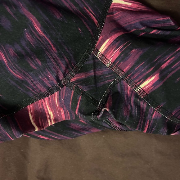 Old Navy active bold stripe leggings, XL EUC - Picture 3 of 3